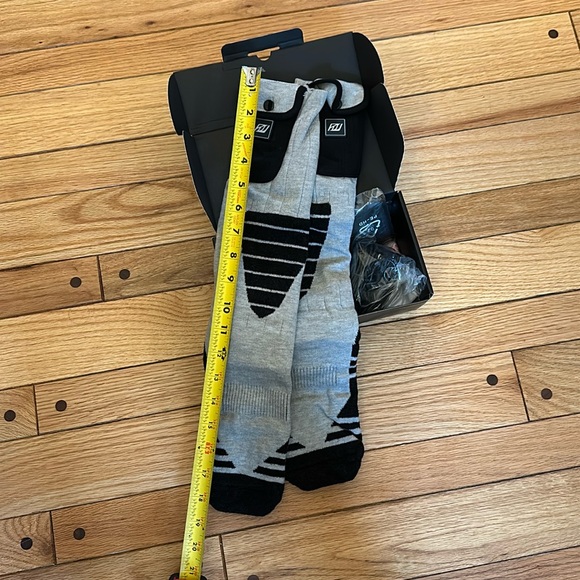 🎄♥️ New!! 🎄♥️ Holiday gift! NIB Matkao Smart Heated Socks Small - Picture 7 of 14